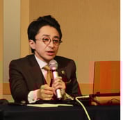 【写真】代表・垣内が話す様子