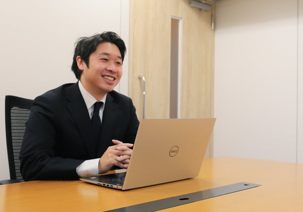 【写真】福島が笑顔で話す様子
