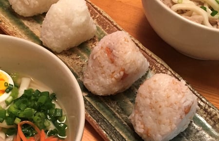 娘が作った、さんかくのおにぎり