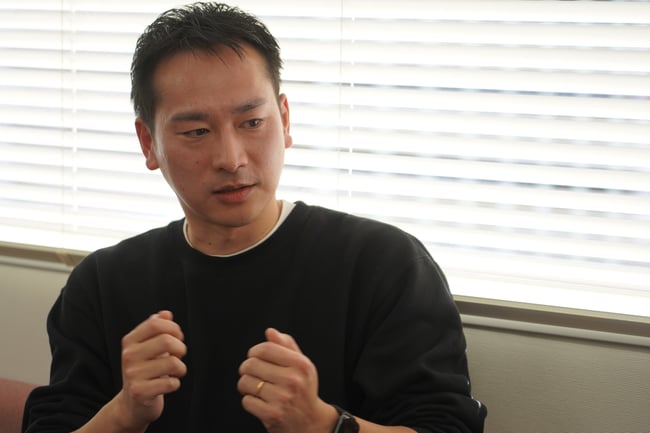 （写真）トレジャーフットの田中様が話している様子