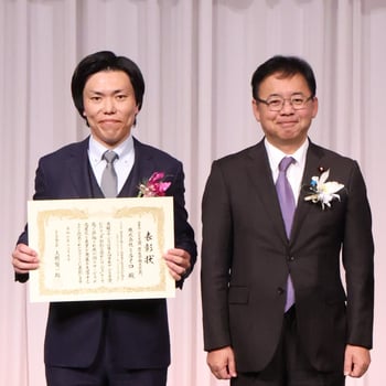 厚生労働大臣賞_ミライロさま_集合写真_リリース使用