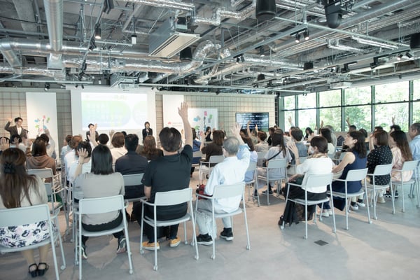 （写真）会場で対談イベントに参加された受講者の様子