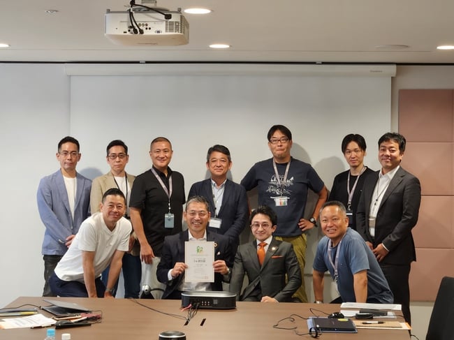 パーソルホールディングス本社で受講された皆さまと、講師・垣内の記念写真