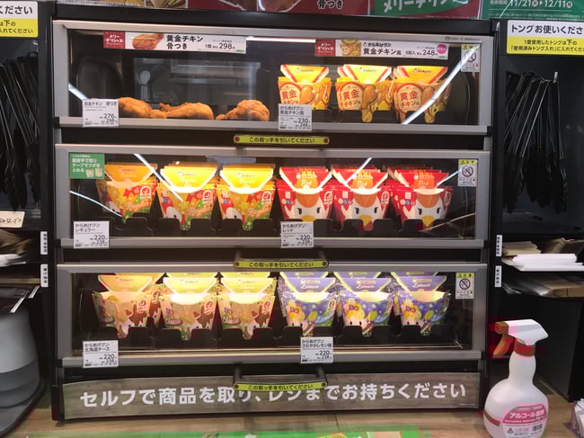 写真　からあげクンなどが入っているホットケース