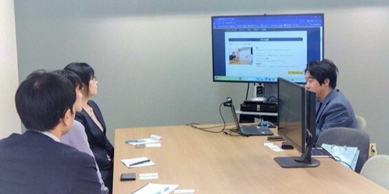 （写真）ミライロコネクト事業責任者よりミライロ・コネクト事業に関する説明を行っている様子
