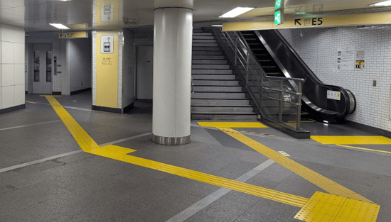 新宿三丁目駅E5出口の写真