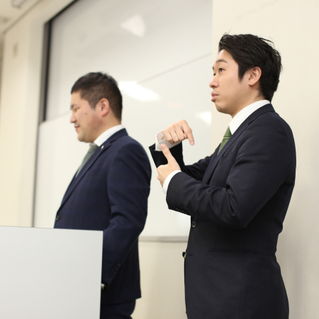 （写真）社員