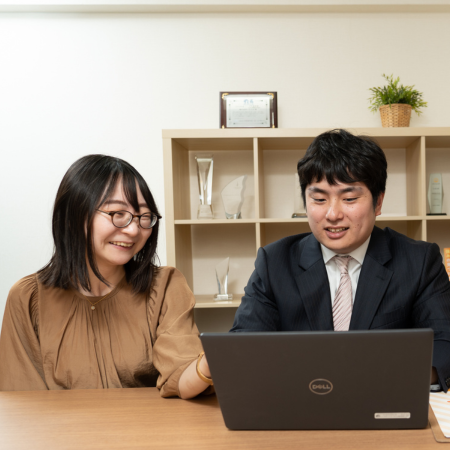（写真）社員