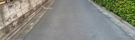 写真 L型溝のある道路