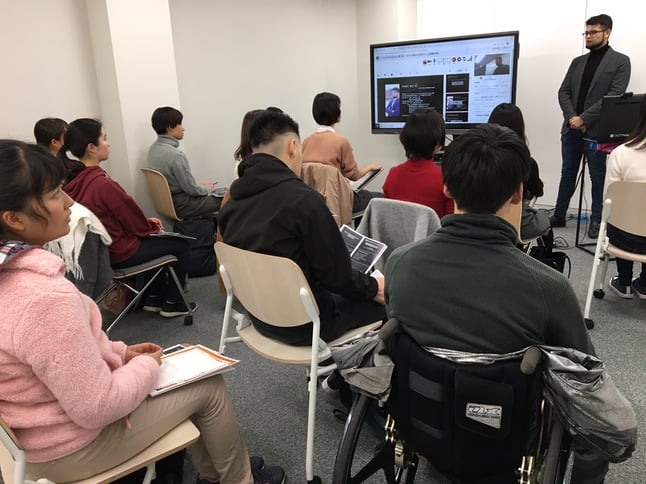 写真 セミナーを受講する参加者