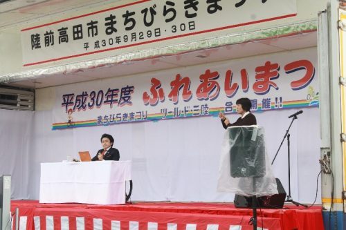 写真　代表の垣内が講演をする様子
