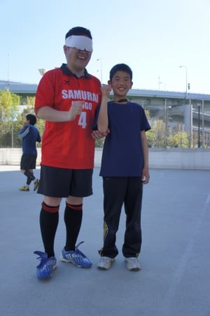 写真　原口と小学生の子