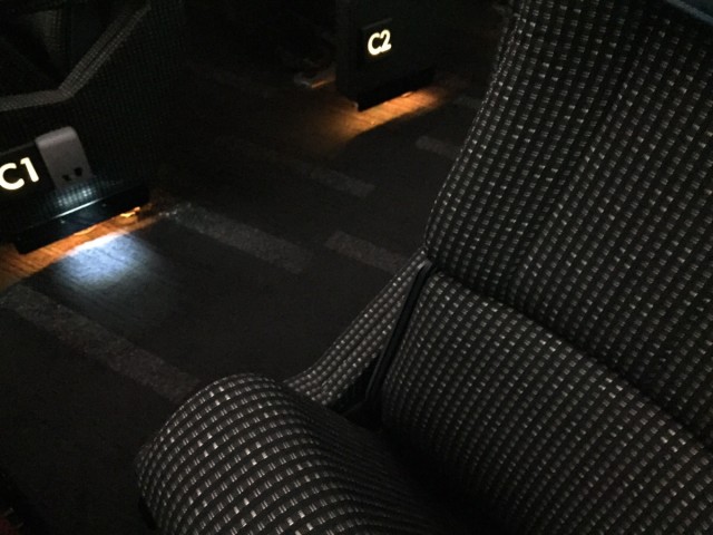 写真　上がるひじ掛け