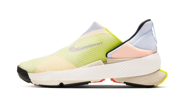 【画像】NIKE「ゴー フライイーズ」の写真