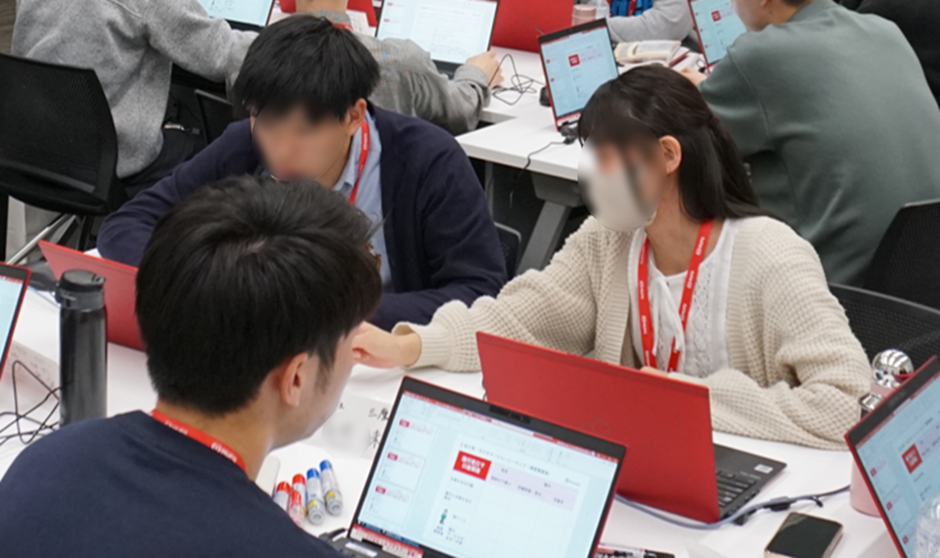 カスタマージャーニーマップ作成ワークの様子写真