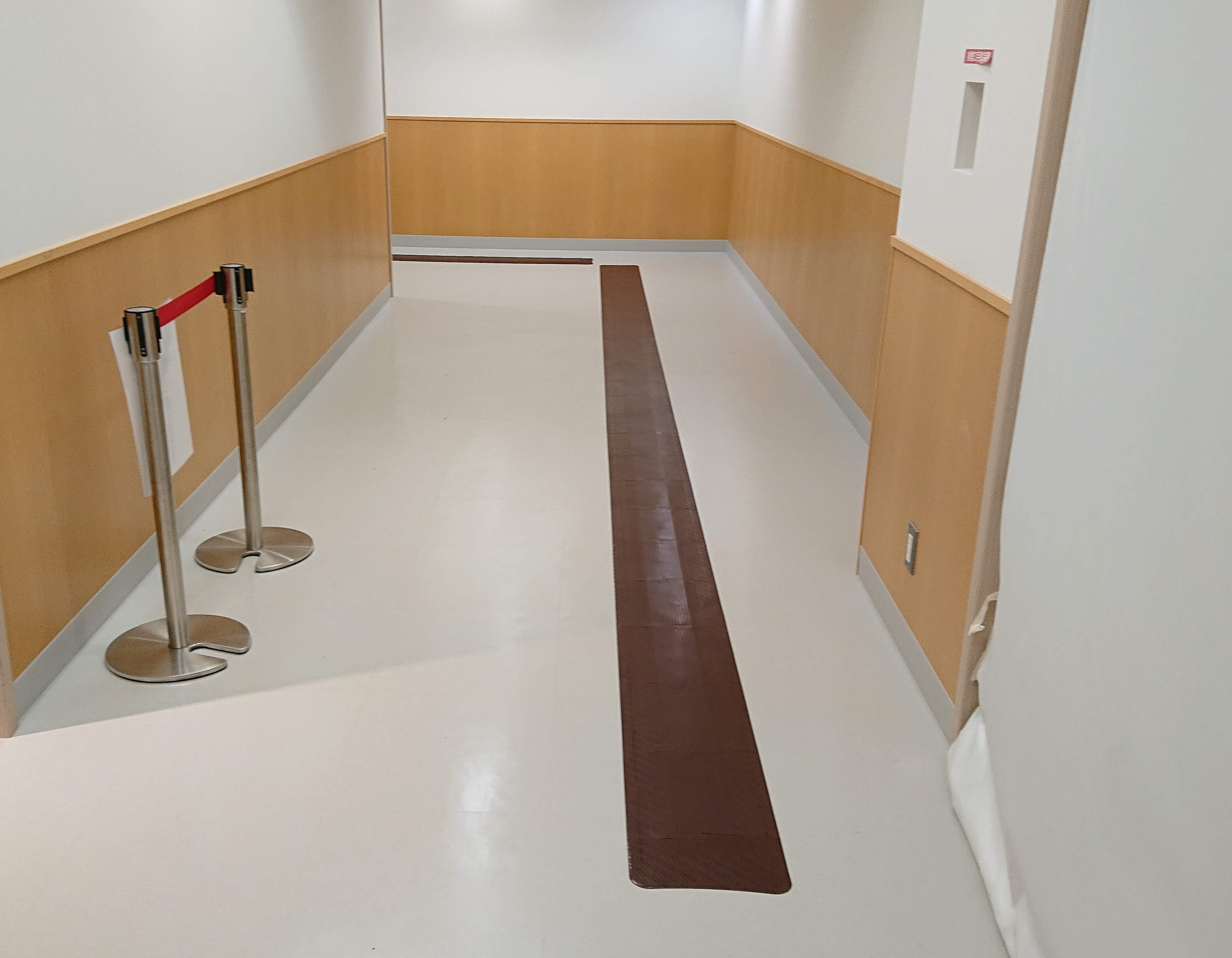 点字ガイドタイル 視覚障害者屋内誘導用ゴム床タイル ガイドタイルＵＤ20（超重歩行） 誘導型 厚さ3.8ｍｍ 300ｍｍ×300ｍｍ 8枚 ケース売り