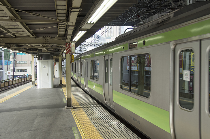 写真　駅のホーム